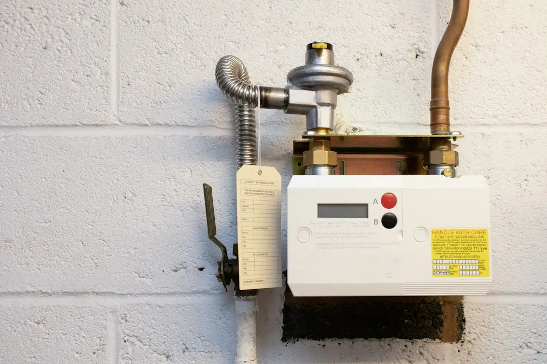 water heater internal components cutaway showing burner vent and electric elements